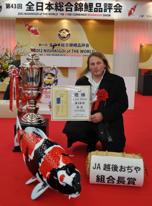 Petr Koblížek s vítězným oceněním na AJNPA All Japan Combined Nishikigoi Show